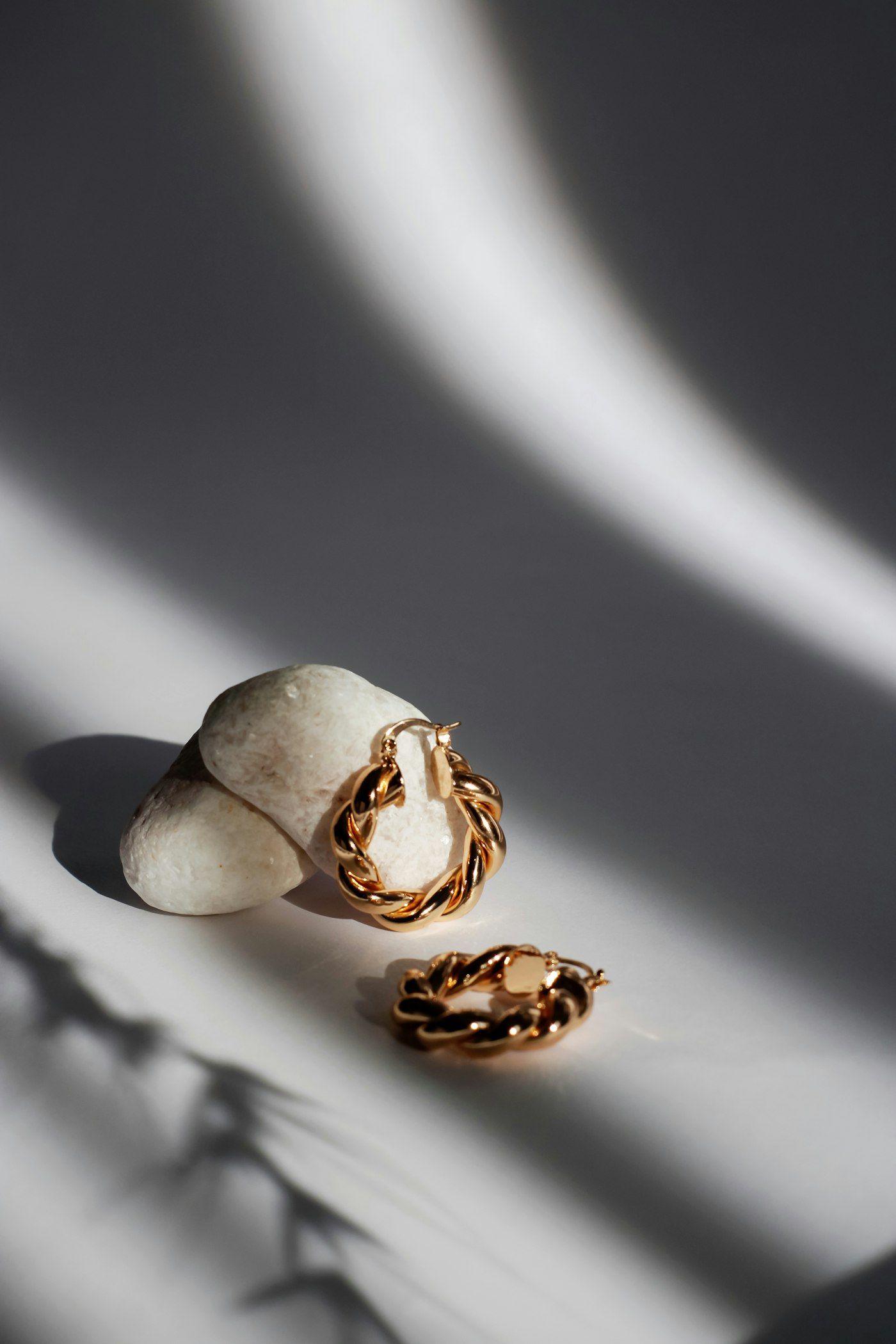Twisted Hoop Earrings, gold-plated surgical stainless steel (acero quirúrgico)